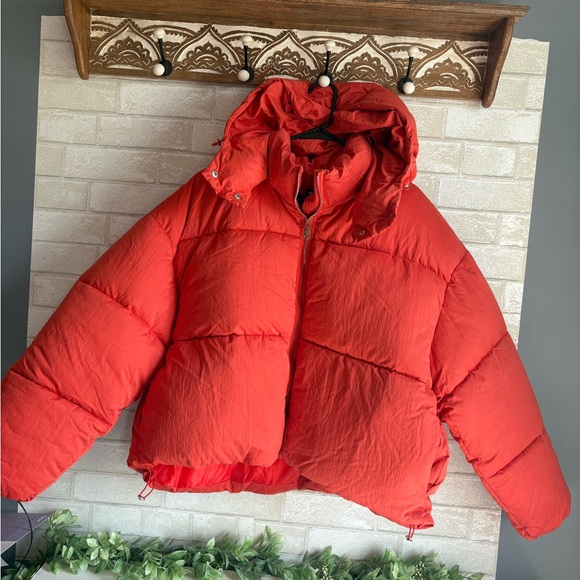 PrettyLittleThing puffer jacket juniors medium - Picture 1 of 4